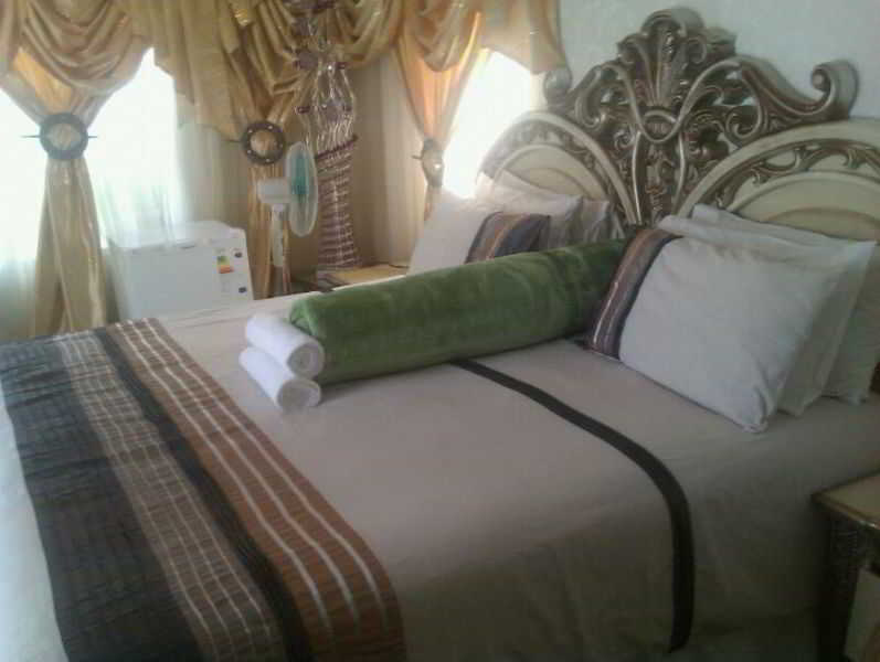 Bulawayo Continental Hotel Екстер'єр фото